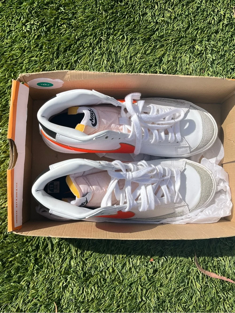 Women/Me Nike White High-Top Sneakers with Bright Orange Swoosh Men 8.5 Women 10